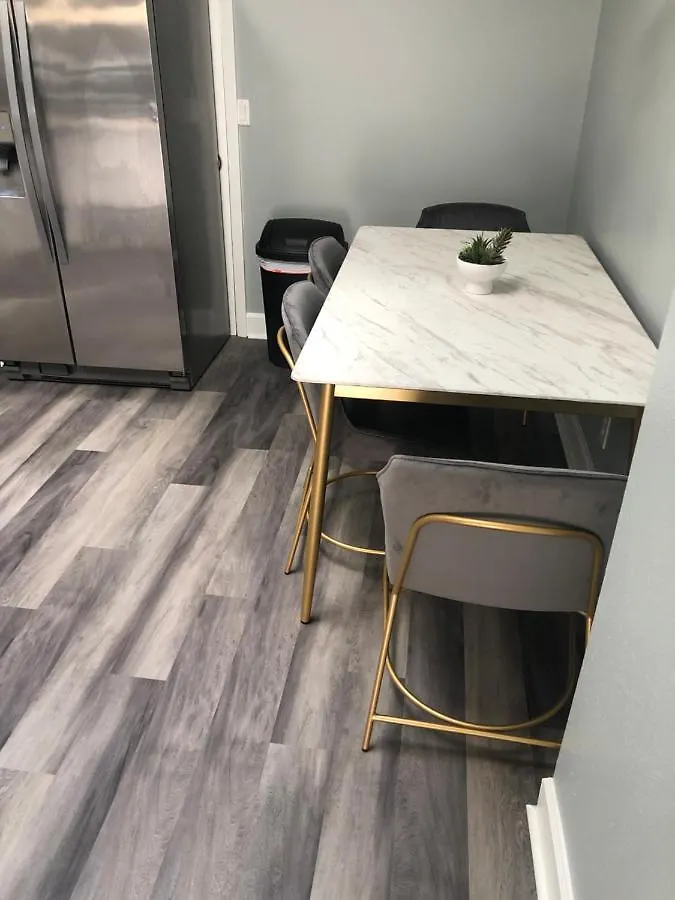 2 Bedrooms Vacation Home Tampa