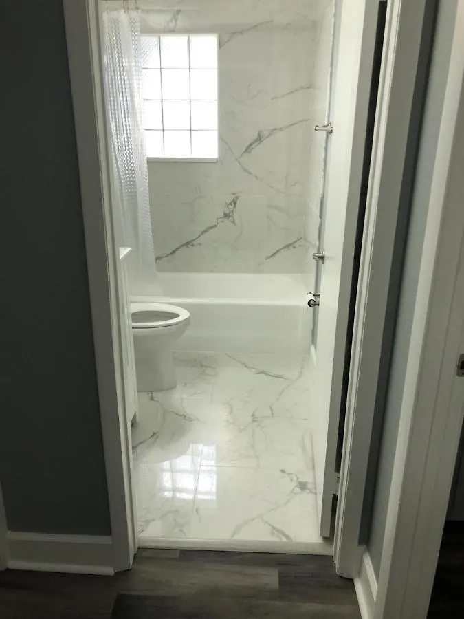 2 Bedrooms Vacation Home Tampa